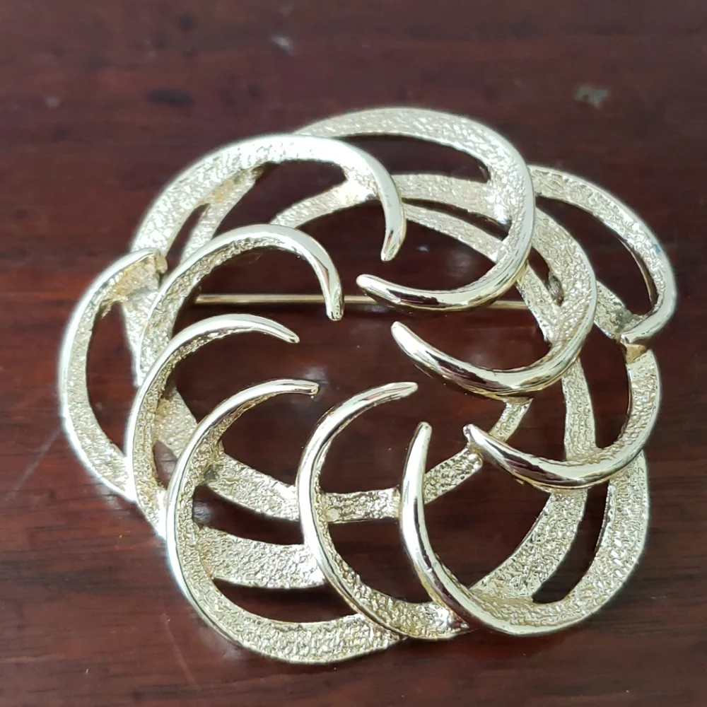 Vintage Sarah Coventry Circle Brooch
